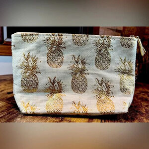 SHIRALEAH Chicago | ladies travel/cosmetics bag.